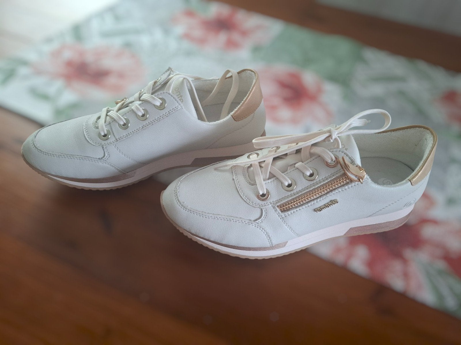 Remonte dames sneakers wit/goud maat 39, slechts 1x gedragen, Wit, Remonte, Ophalen of Verzenden, Sneakers of Gympen