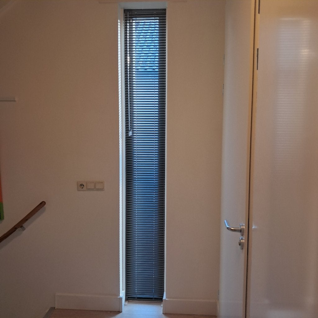 Luxaflex horizontale jaloezie zwart gemêleerd 243x33cm, Ophalen, Jaloezie, Gebruikt, 243 cm