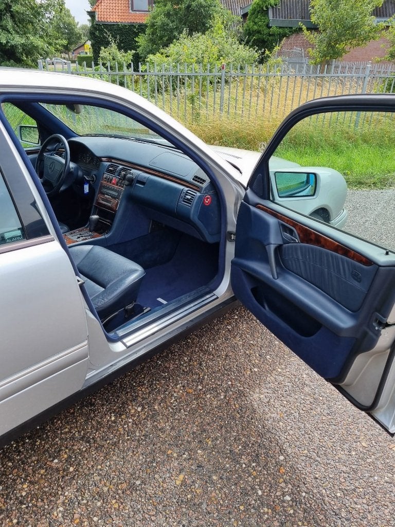 Mercedes-Benz E-Klasse 3.2 E320 Sedan Elegance Automaat W210, foto 10