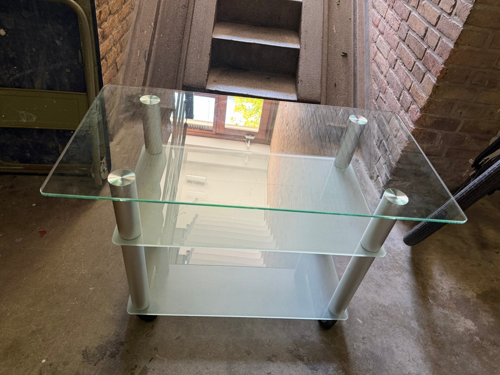 Glazen tafeltje op wieltjes, Ophalen, 50 – 75, Gebruikt, 50 tot 100 cm