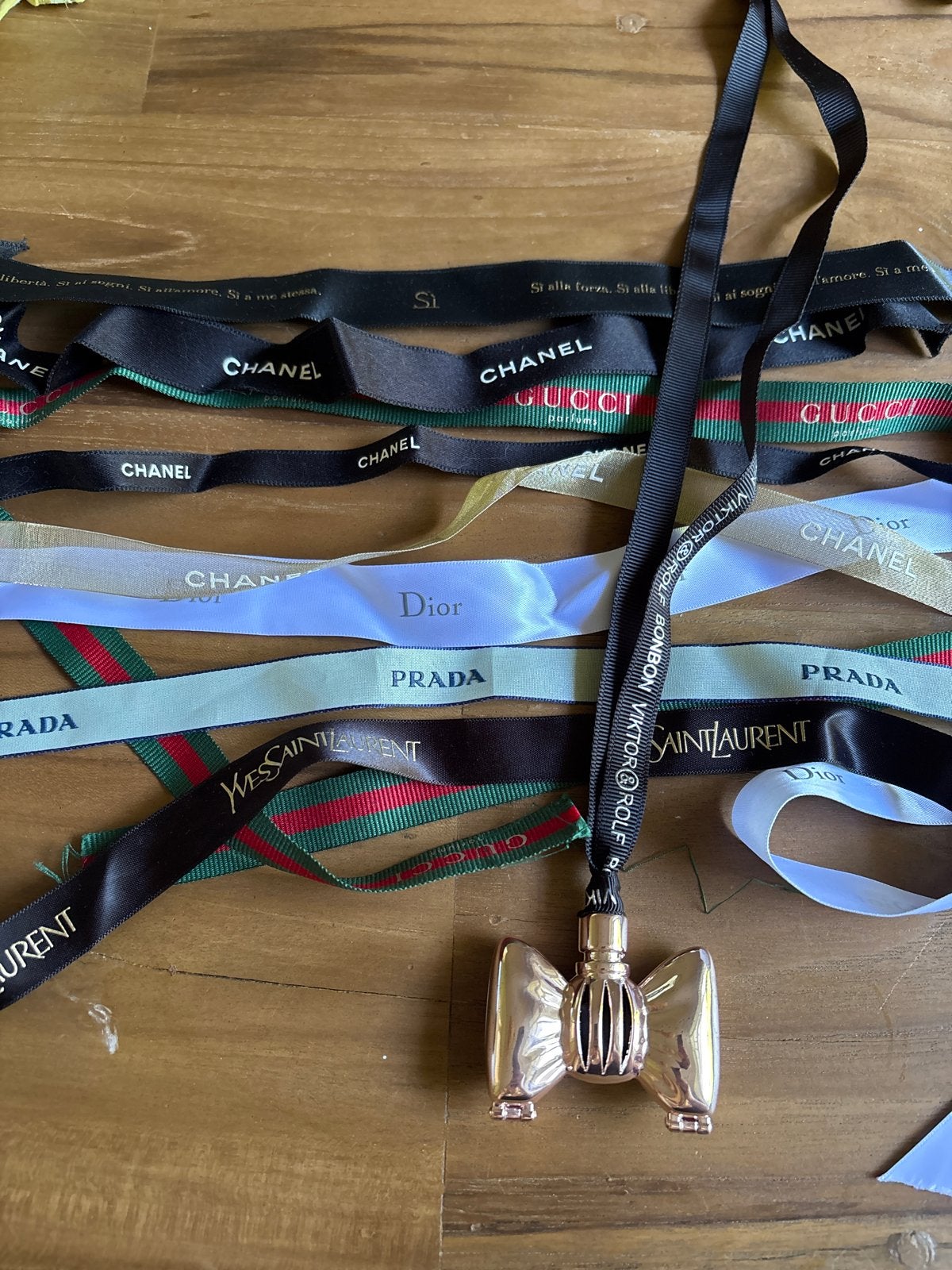 Verzameling lintjes - chanel dior gucci victor en rolf, Ophalen of Verzenden, Gebruikt