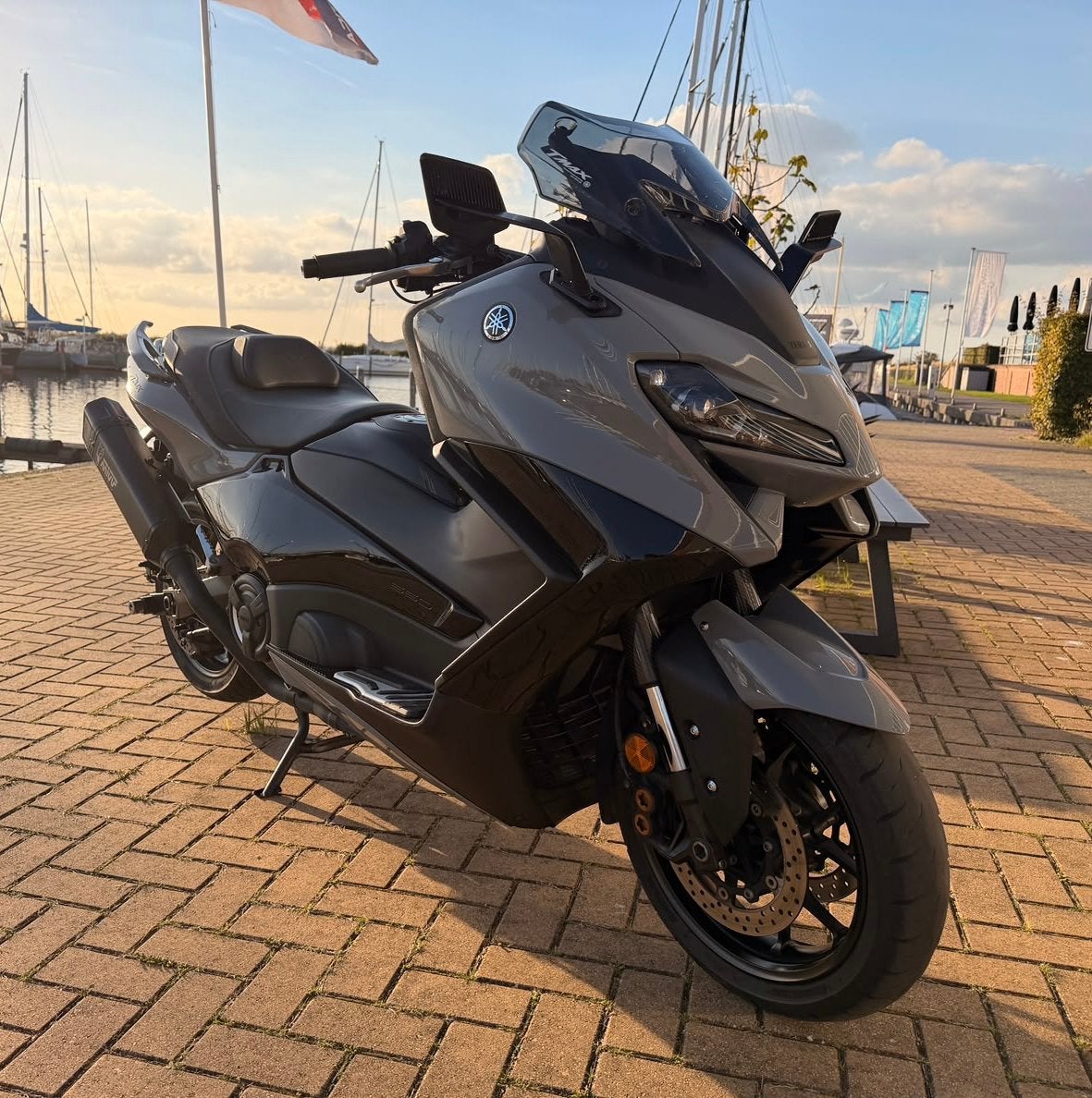 Yamaha TMAX 560cc Tech MAX 2024 – Nieuwstaat – MIVV uitlaat, Motoren, Scooter, Particulier