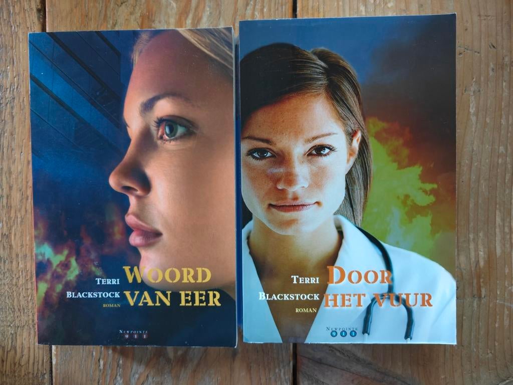 Deel 2 en 4 van de serie: Newpointe 911., Ophalen of Verzenden, Zo goed als nieuw