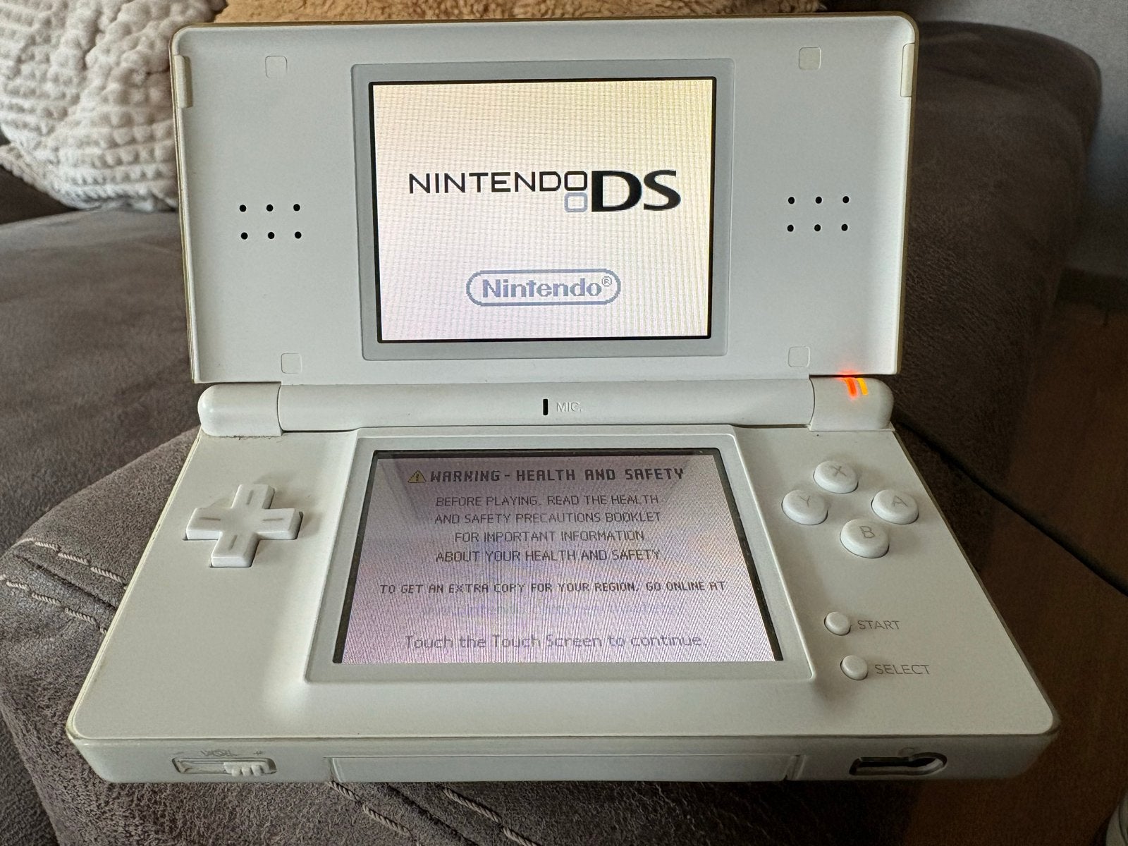 Witte Nintendo DS Lite met oplader, Spelcomputers en Games, Ophalen of Verzenden, Zo goed als nieuw, Wit, DS Lite