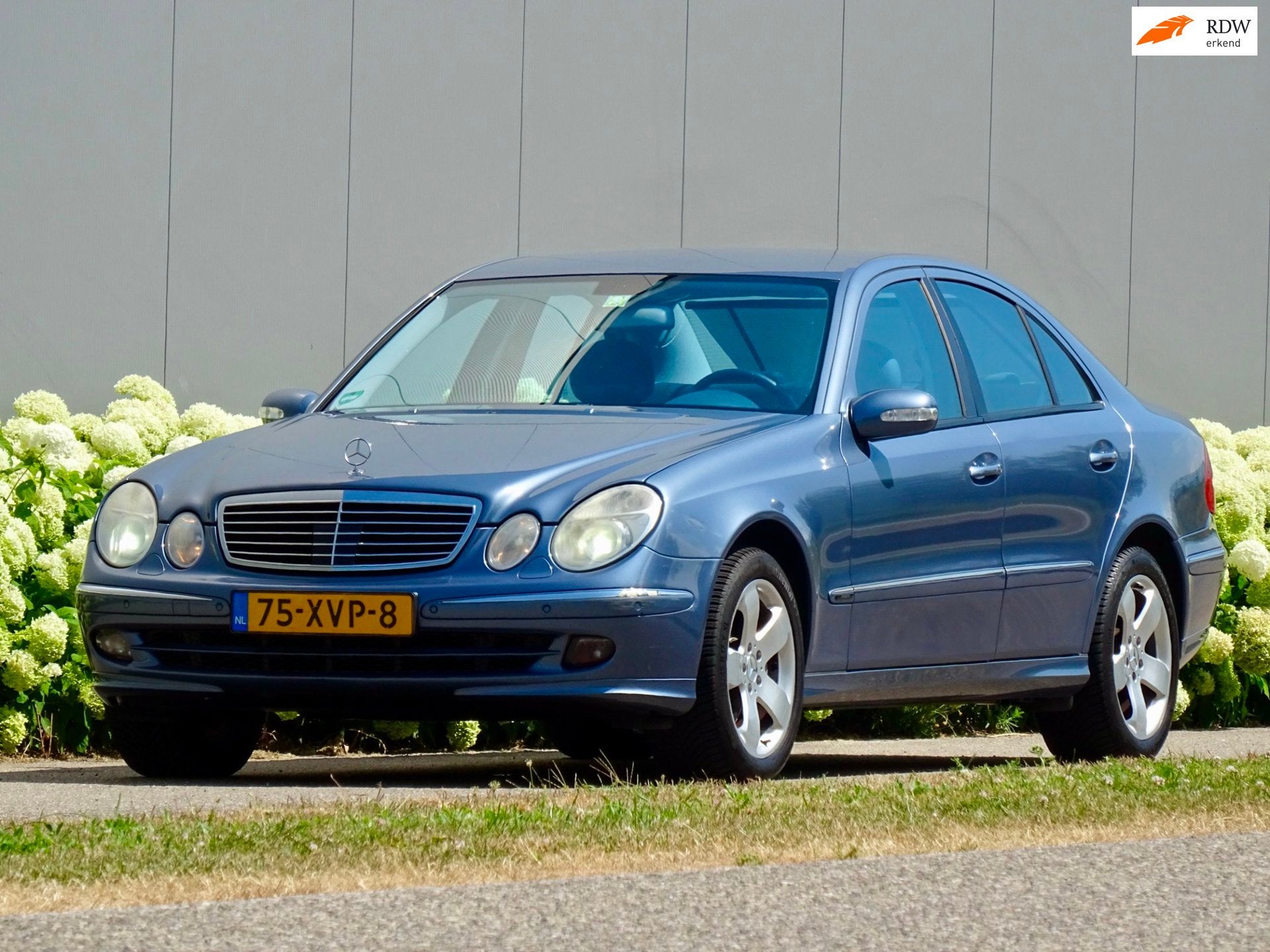 Mercedes-Benz E-klasse 500 | LUCHTV | DISTRONIC | KEYLESS-GO, Auto's, Automaat, Achterwielaandrijving, Gebruikt, 8 cilinders
