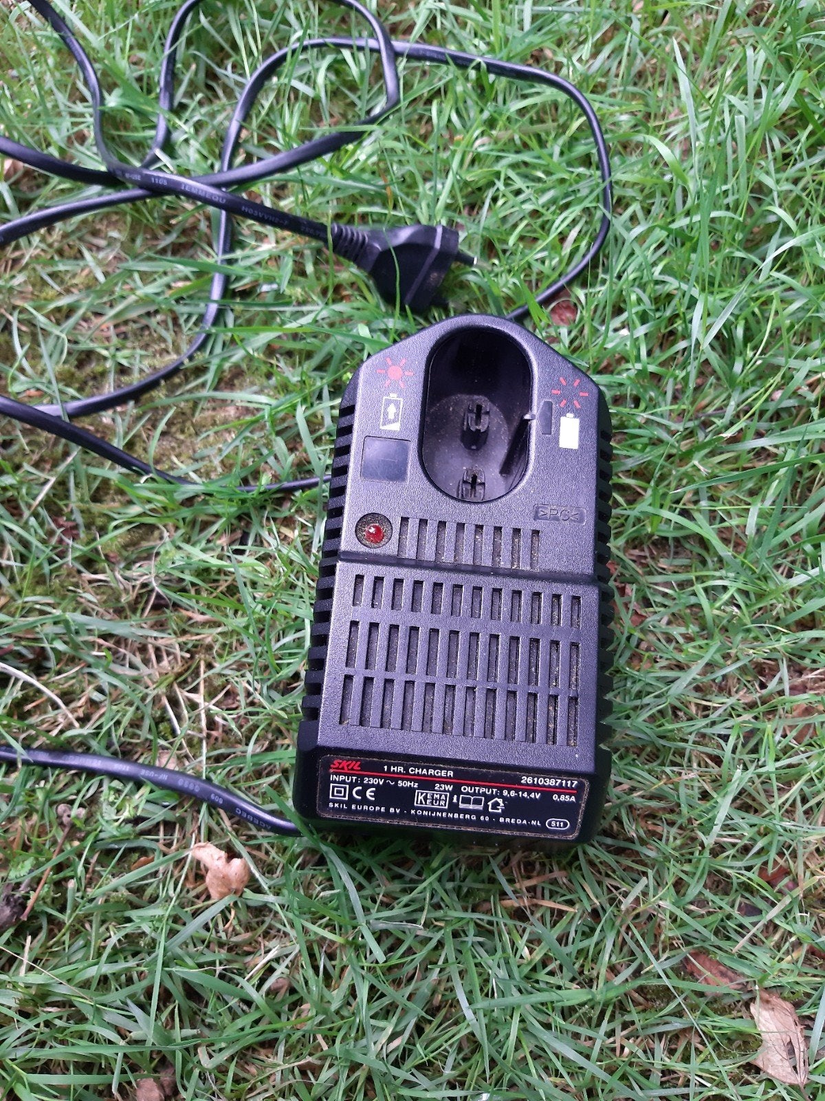 Skil Acculader 9,6-14,4V - Model 2610387117, Doe-het-zelf en Verbouw, Gereedschap | Boormachines, Ophalen of Verzenden, Gebruikt