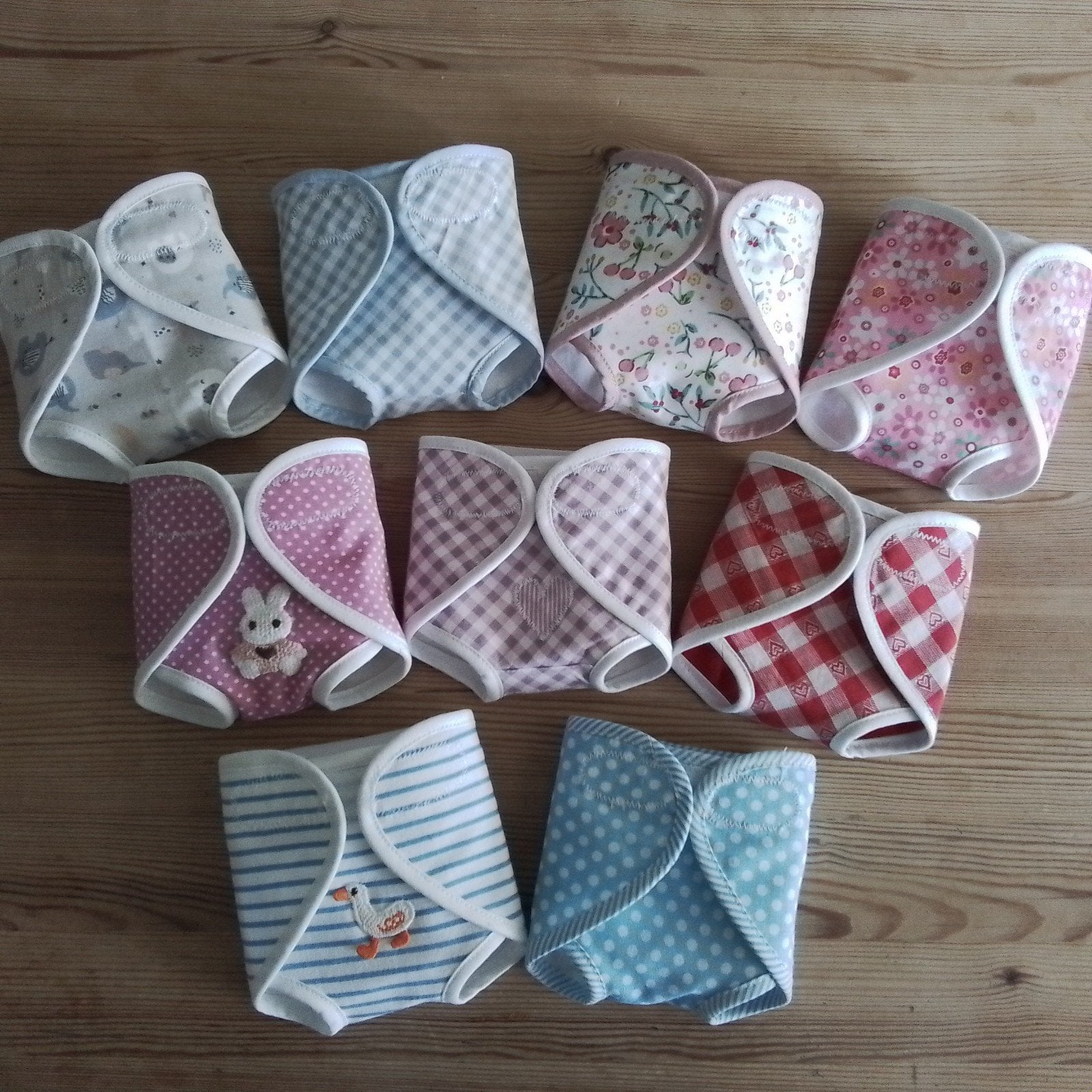 Poppenkleertjes    WASBARE  POPPENLUIER  taillemaat 24-26 cm, Kinderen en Baby's, Ophalen of Verzenden, Nieuw, Babypop