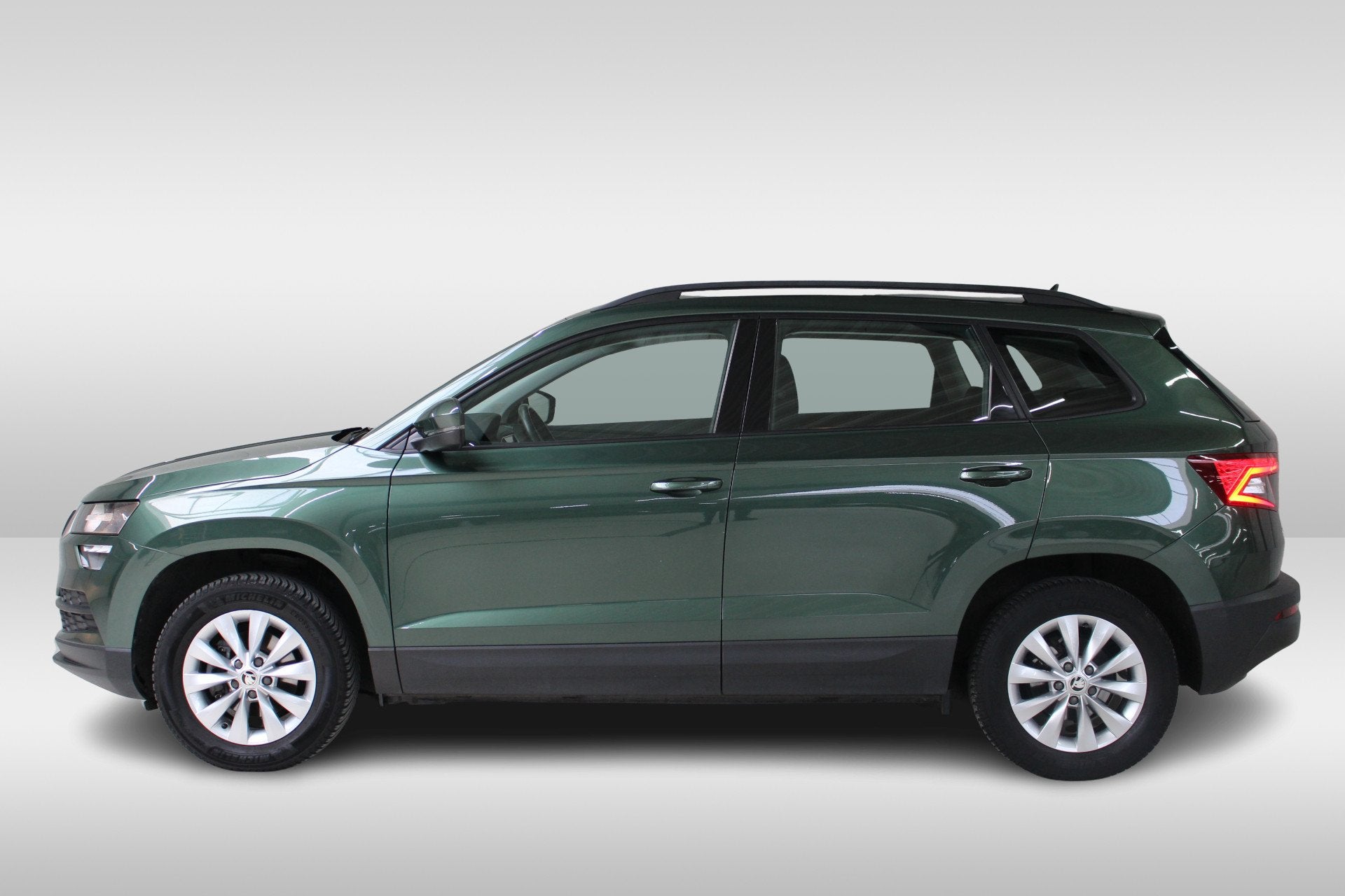 Skoda Karoq 1.0 TSI Business Edition Navigatie | Parkeersens, Voorwielaandrijving, Stof, Gebruikt, Automatische klimaatregeling