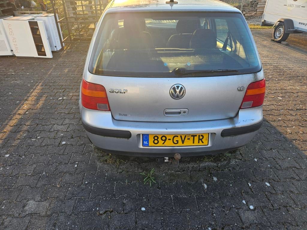Volkswagen golf van 2001 met schade links voor, Ophalen, Volkswagen
