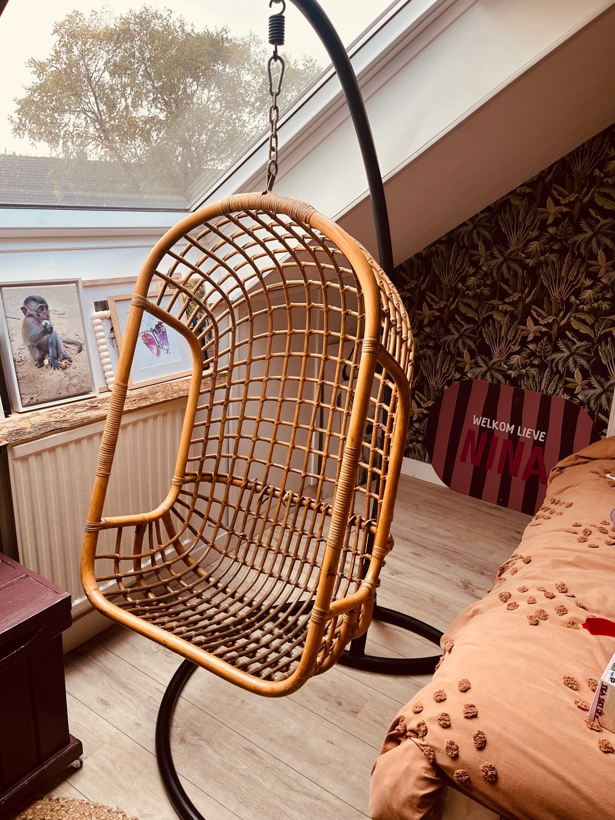 Rotan hangstoel met standaard, Ophalen, Bruin, Riet of Rotan, Zo goed als nieuw