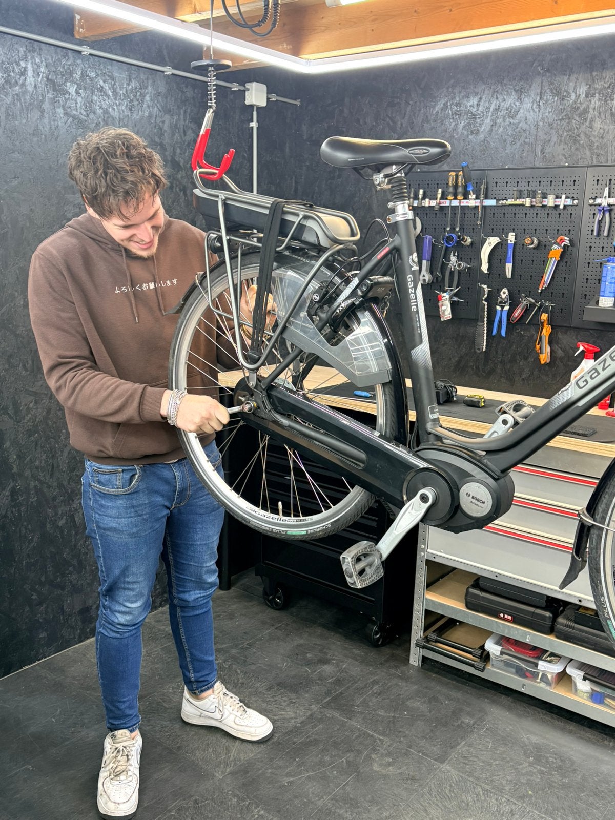 Fietsservice Friesland | Onderhoud & reparatie Menaam, Fietsen en Brommers, Elektrische fietsen, Zo goed als nieuw, Ophalen