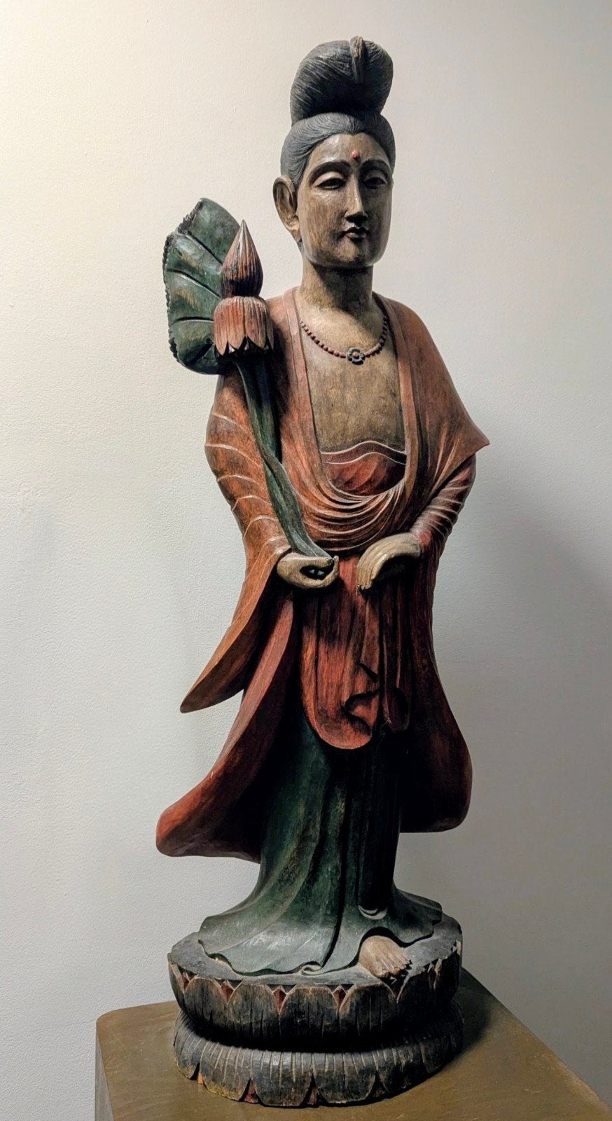Groot houten Boeddha / Bodhisattva beeld – 90 cm, Huis en Inrichting, Ophalen, Gebruikt, 90 cm, Hout