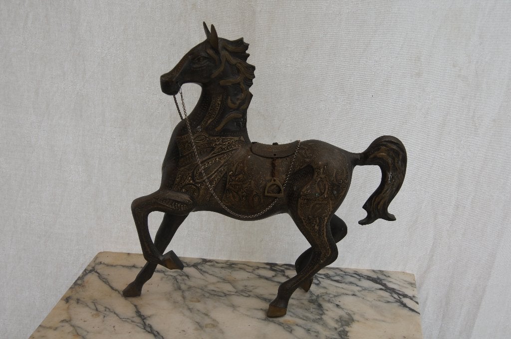 Decoratief bronzen paard met gedetailleerde versieringen, Antiek en Kunst, Overige onderwerpen, Ophalen of Verzenden, 20 - 50 cm