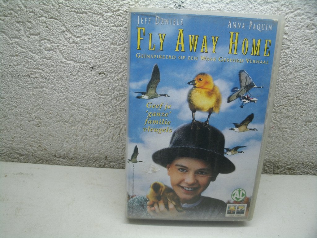 vhs 180b fly away home, Alle leeftijden, Ophalen of Verzenden, Zo goed als nieuw, Komedie
