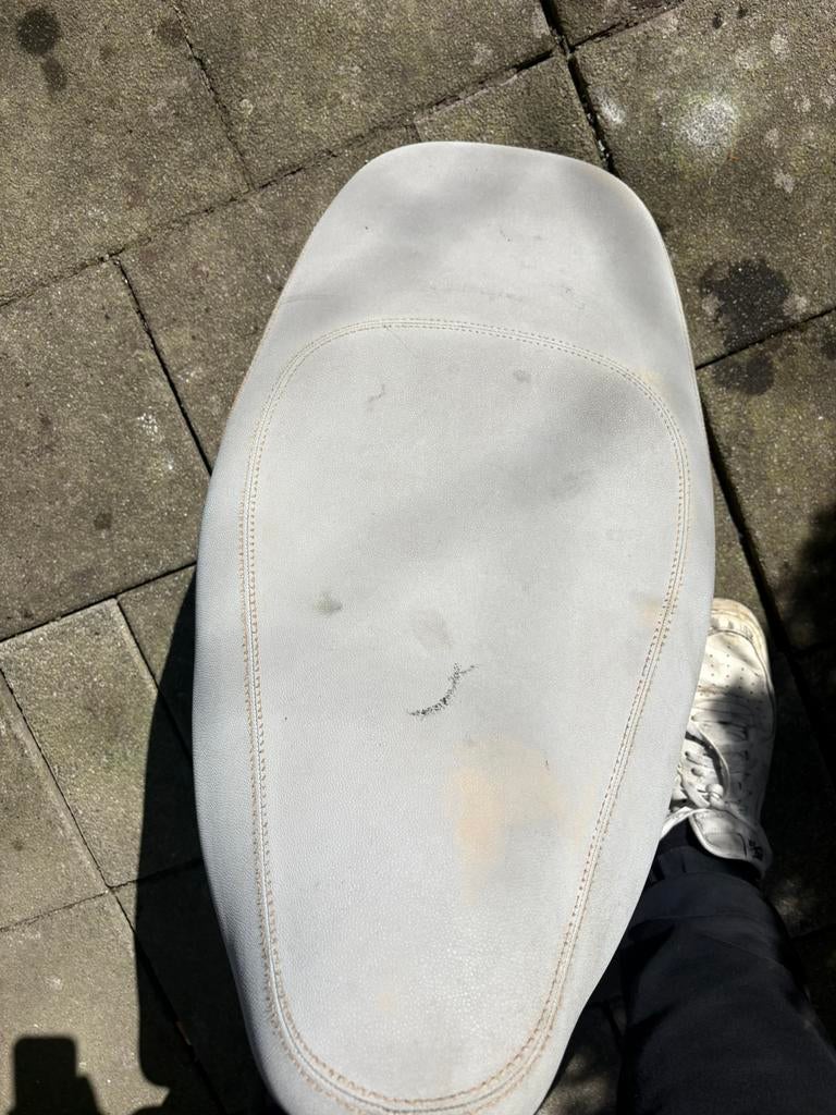 Zadel Vespa LX nette staat beetje vies, Ophalen of Verzenden, Zo goed als nieuw, Zadel, Vespa