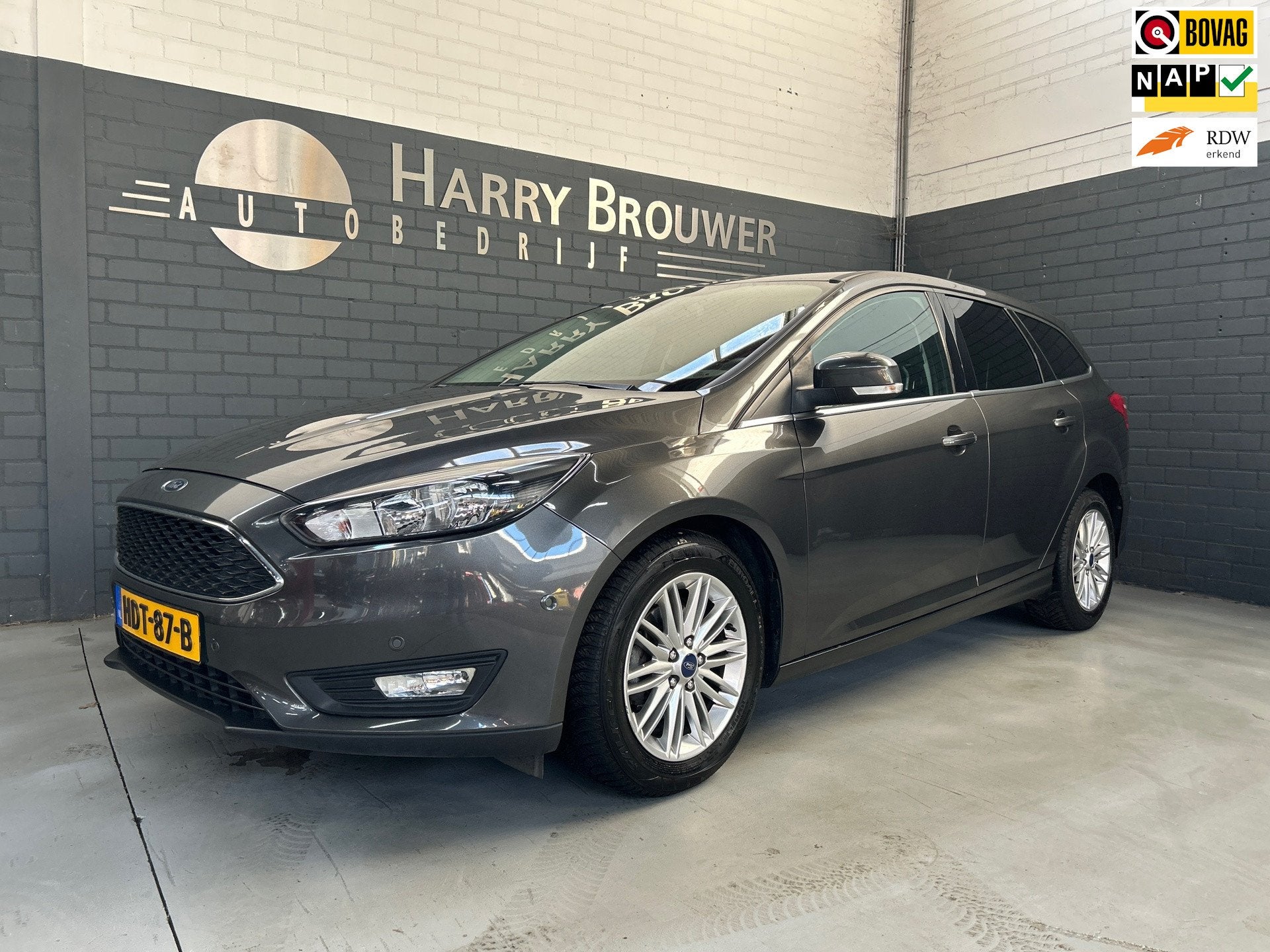 Ford Focus Wagon 1.0 Titanium, Nieuwe motor en koppeling met, Gebruikt, Handgeschakeld, Parkeerassistent, 999 cc