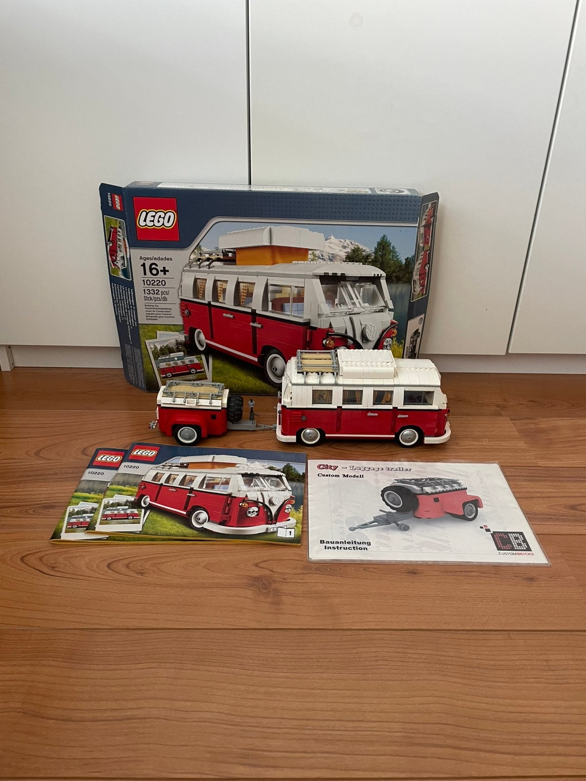 Lego Creator 10220 Volkswagen T1 Camper Met Aanhanger, Lego, Ophalen of Verzenden, Zo goed als nieuw, Compleet
