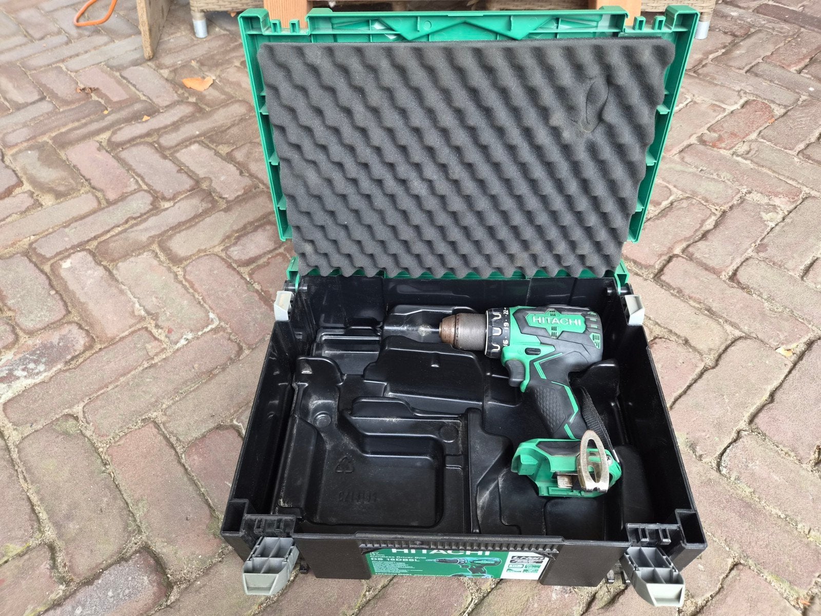 Hitachi DS 18DBL Boormachine met koffer, Doe-het-zelf en Verbouw, Ophalen of Verzenden, Gebruikt, Boor- en Schroefmachine, Variabele snelheid
