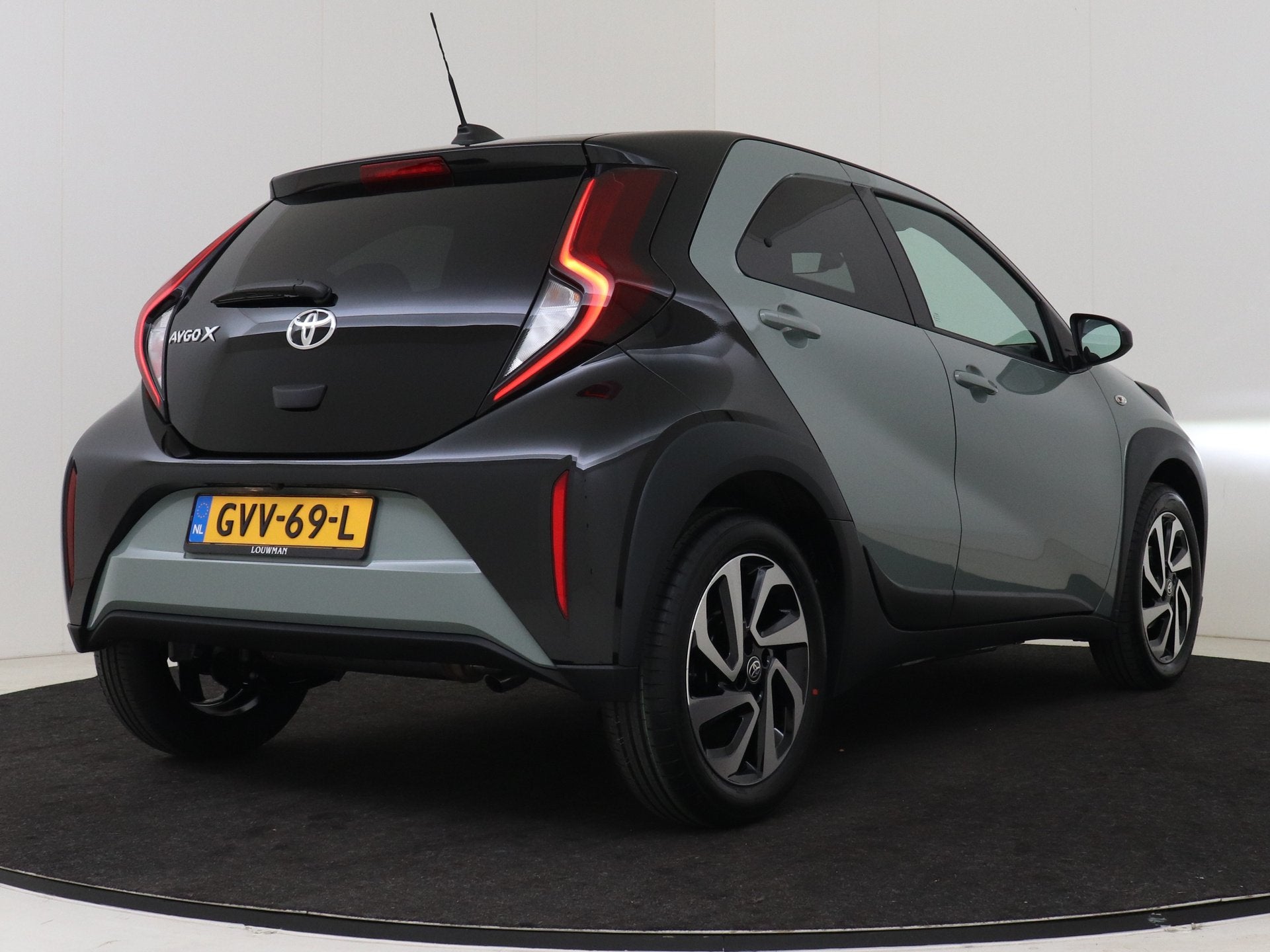 Toyota Aygo X 1.0 VVT-i MT Pulse | Dealer onderhouden | Clim, 12 maanden, Stof, Gebruikt, 4 stoelen