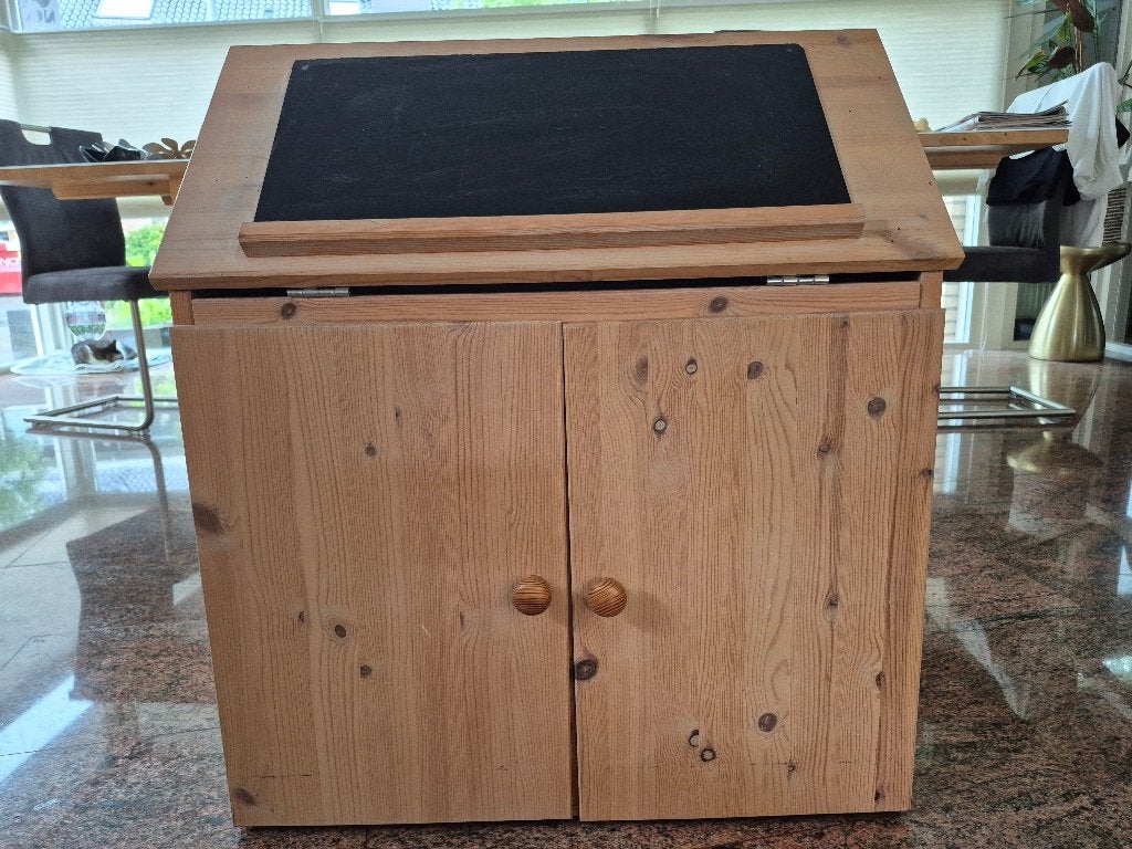 Leuk houten kastje met krijtbord en werkblad, Ophalen, Zo goed als nieuw, Krijtbord