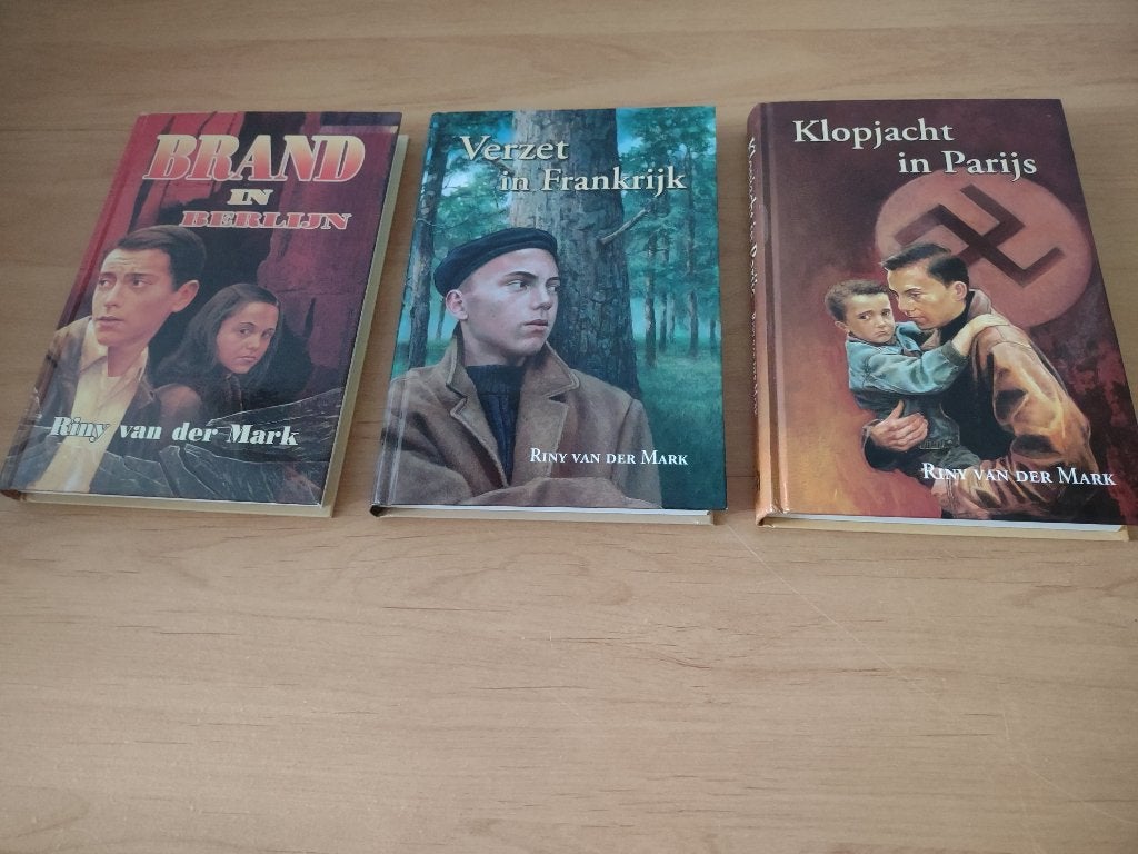 Serie van 3 jeugdboeken (compleet)- Riny van der Mark, Boeken, Ophalen of Verzenden, Gelezen