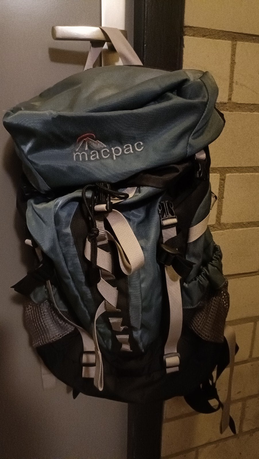 Macpac Backpack ongeveer 26 L - Ideaal voor (dag)wandelingen, Ophalen, Zo goed als nieuw, Rugzak