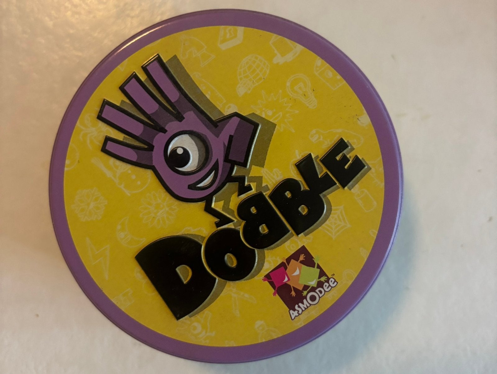 Dobble - Het snelle observatiespel voor jong en oud, Hobby en Vrije tijd, Ophalen, Zo goed als nieuw