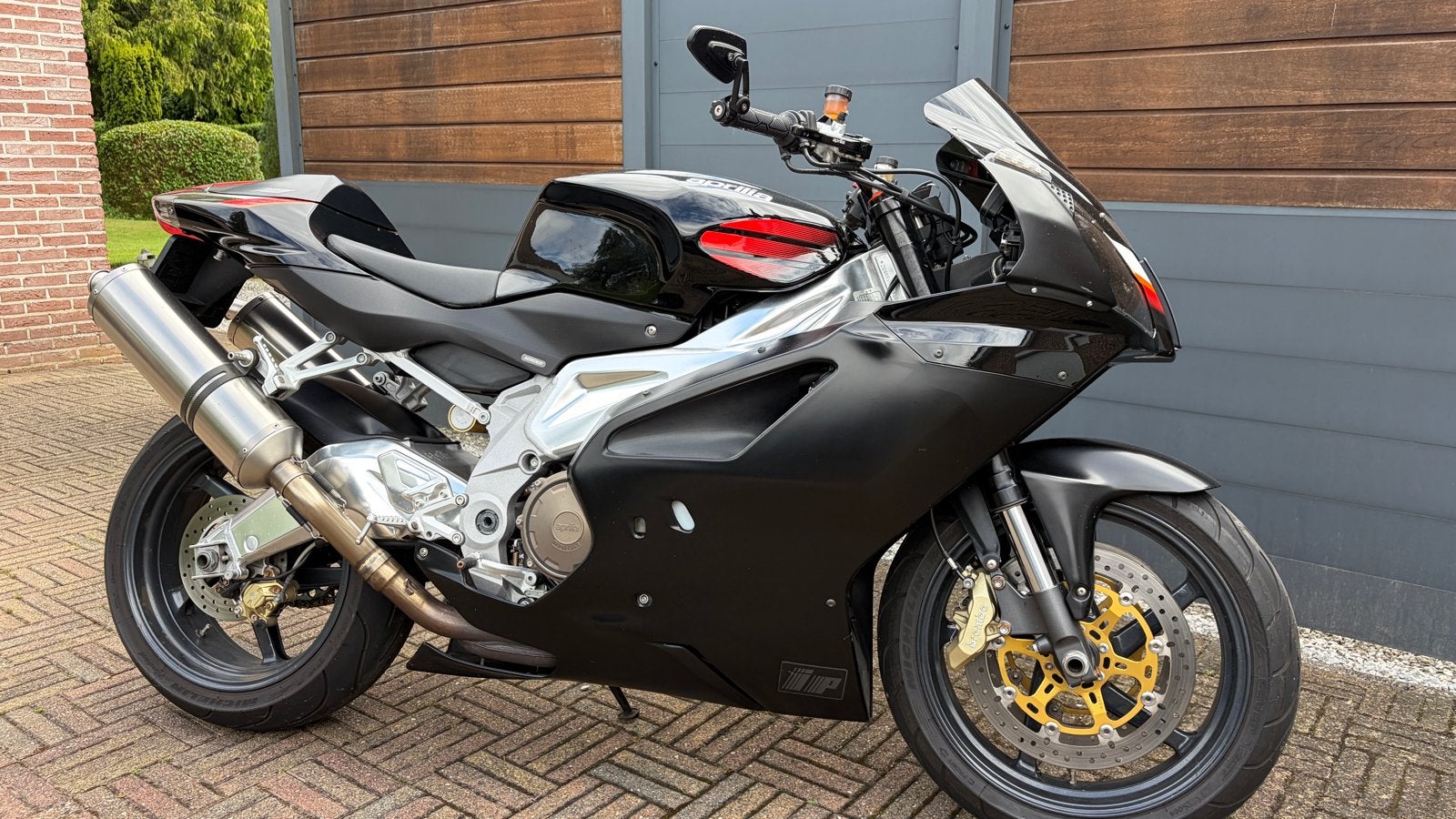 Aprilia RSV / Tuono 1000 uit 2004 - ombouw Superbike, Motoren, Sportuitlaat, 2 cilinders, Motorrijbewijs A, Gebruikt