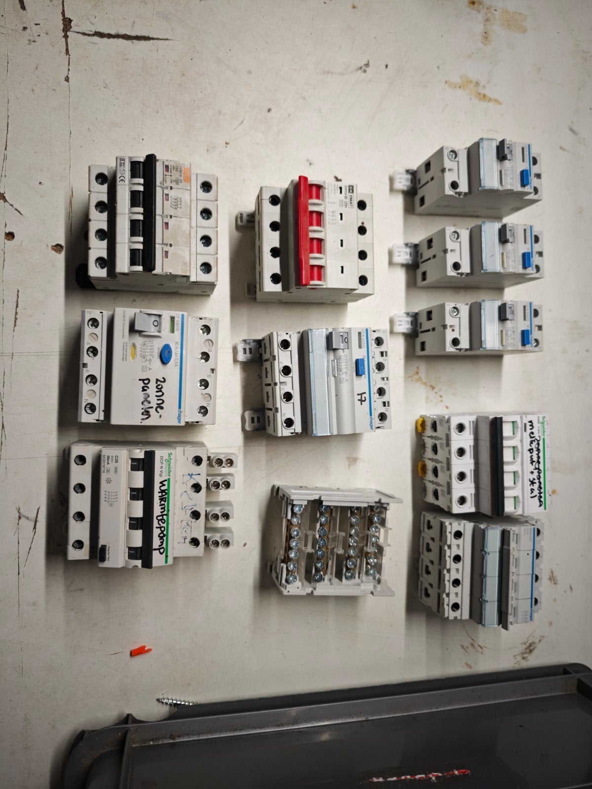 Diverse automaten: aardlek, installatie, schakelaars, Ophalen of Verzenden, Gebruikt, Hager, Aardlekautomaat