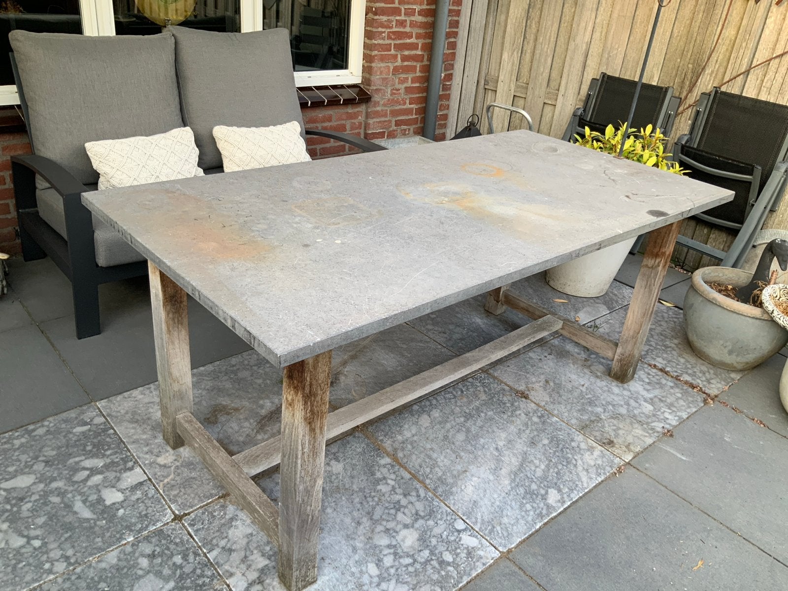 Belgisch hardstenen buitentafel met hardhouten onderstel, Tuin en Terras, Tuintafels, Ophalen, Gebruikt, Rechthoekig, Overige materialen