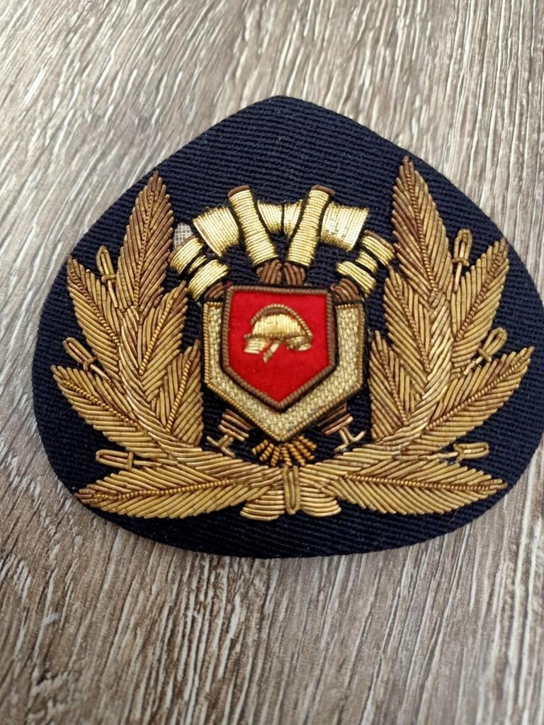 Pet Embleem, Brandweer Embleem, Verzamelen, Ophalen of Verzenden, Landmacht, Nederland, Embleem of Badge