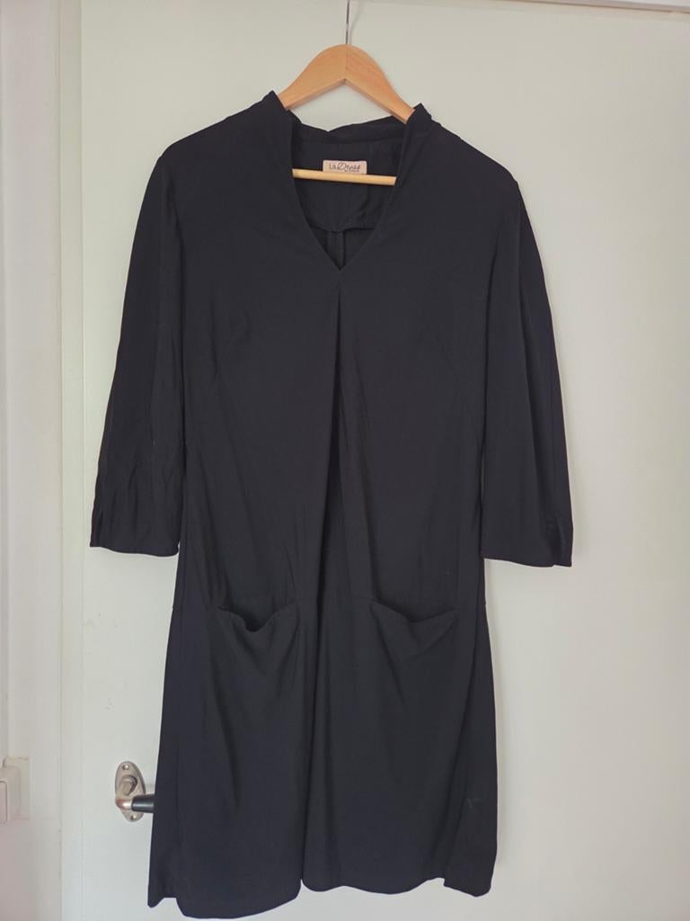 LaDress zwarte travelstof jurk mt M, Maat 38/40 (M), Zwart, Ophalen of Verzenden, Zo goed als nieuw