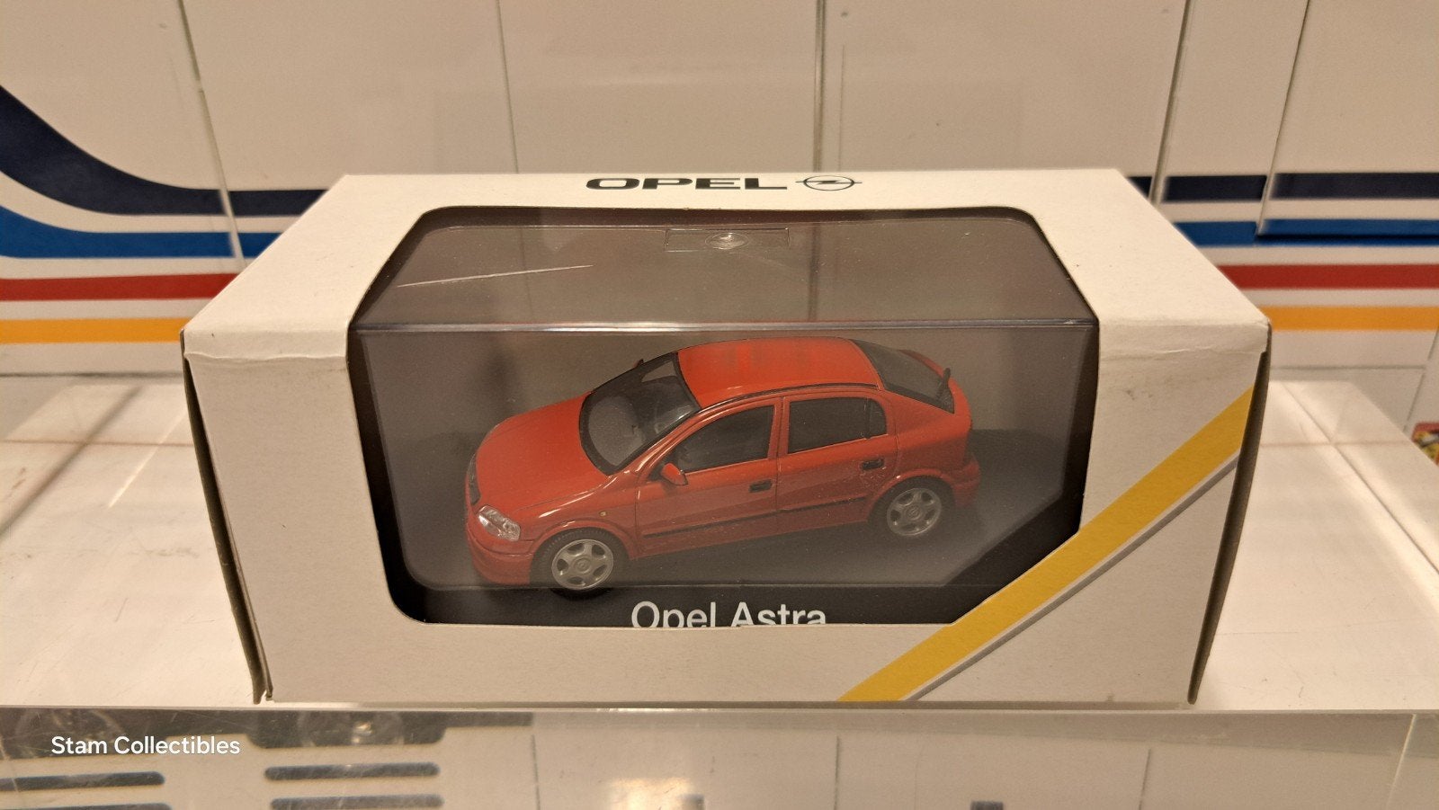 Schuco Opel Astra G 4-door Hatchback Red Dealer Edition, Hobby en Vrije tijd, Gebruikt, Auto, Ophalen of Verzenden, Schuco