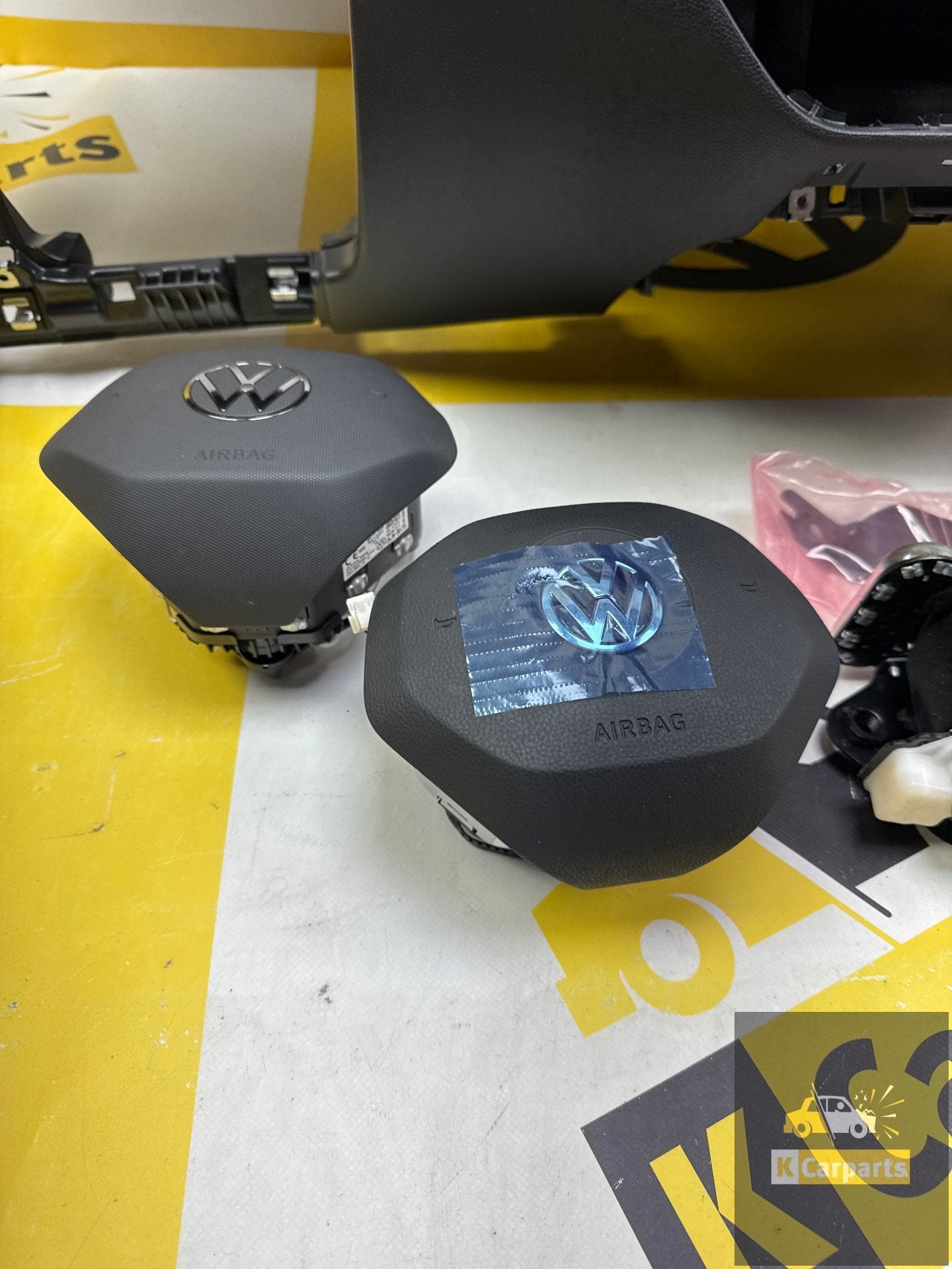 VW PASSAT B9 DASHBOARD + AIRBAGSET NIEUW! 3J1857091, Gebruikt, Volkswagen, Volkswagen AG, Berliner Ring 2
38440  Wolfsburg, DE