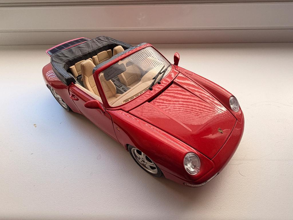 Bburago Porsche 911 Carrera Cabrio 1993 Rood schaal 1:18, Hobby en Vrije tijd, Modelauto's | 1:18, Ophalen, Zo goed als nieuw