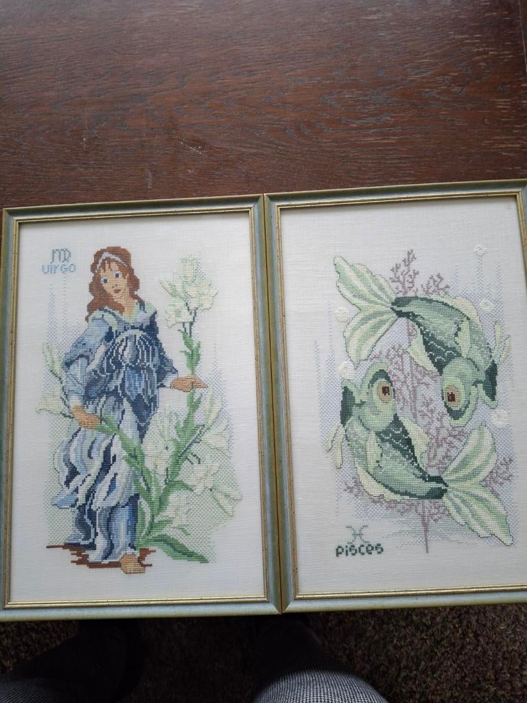 2x Hand geborduurde sterrenbeelden.
Vissen en Maagd., Ophalen of Verzenden
