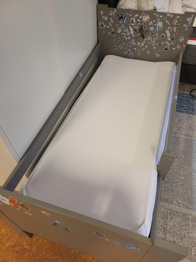 Peuterbed Petite Amelie grijze, Ophalen, Gebruikt, 70 tot 85 cm, 140 tot 160 cm