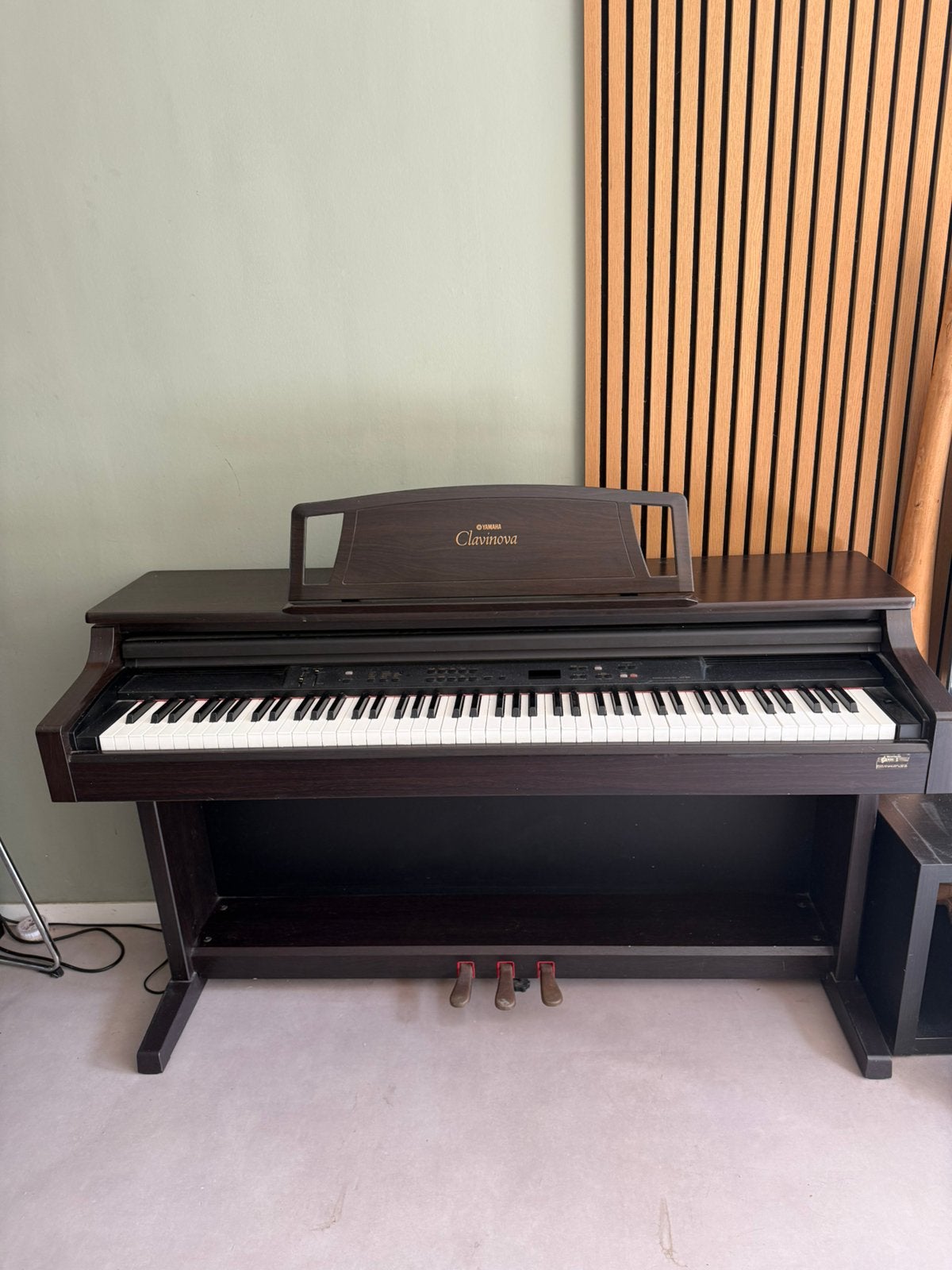 Nette en goede clavinova Yamaha, Ophalen, Zo goed als nieuw, Zwart