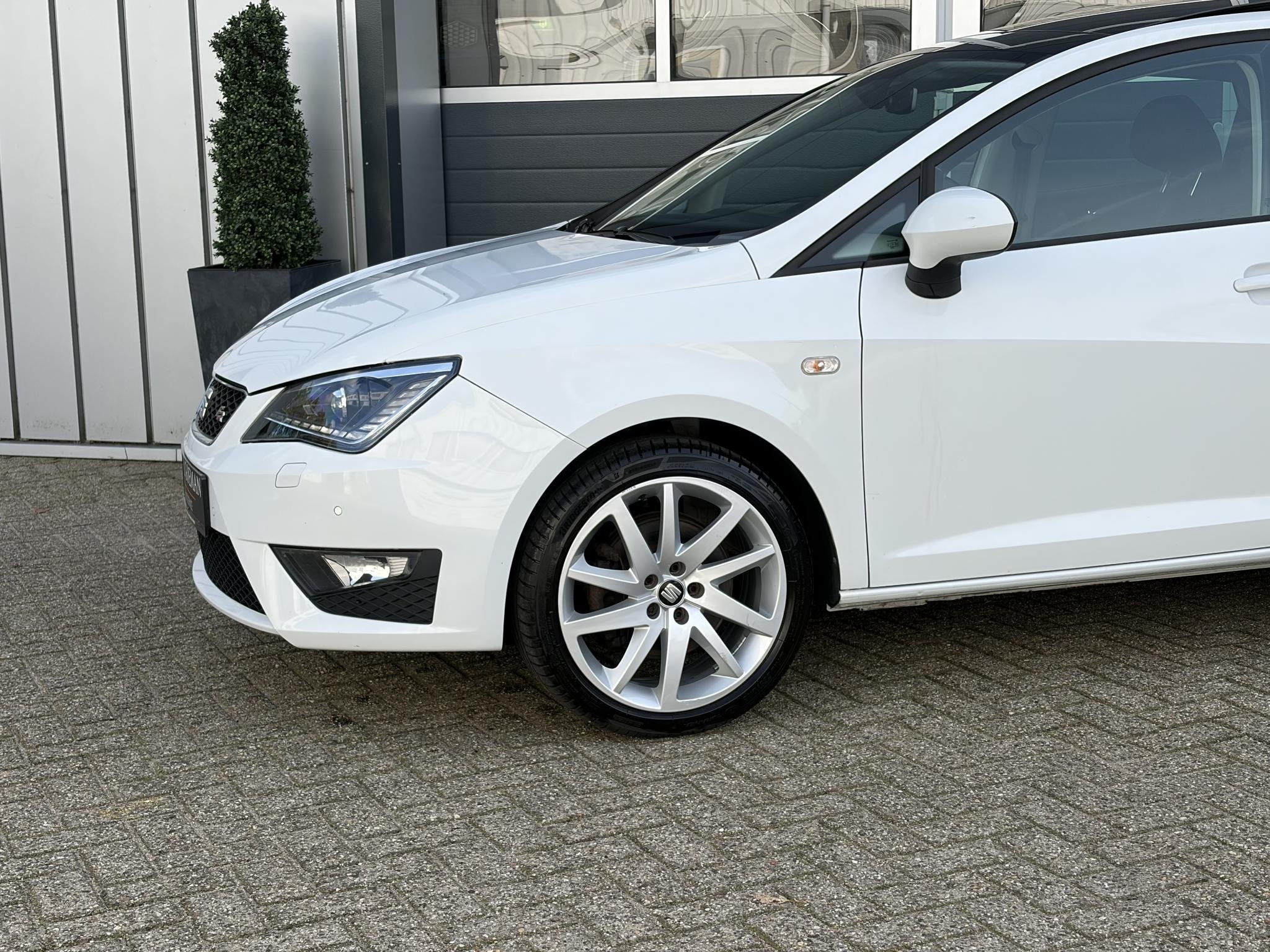 SEAT Ibiza 1.0 EcoTSI FR Connect | Pano | Alcantara | Stoelv, Auto's, Voorwielaandrijving, Gebruikt, Euro 6, Xenon verlichting