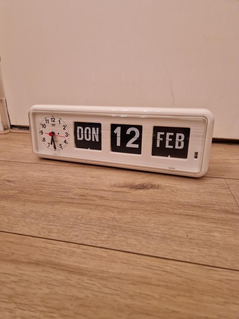 Twemco flipklok automatische datum model BQ38 design, Ophalen of Verzenden, Zo goed als nieuw, Wandklok