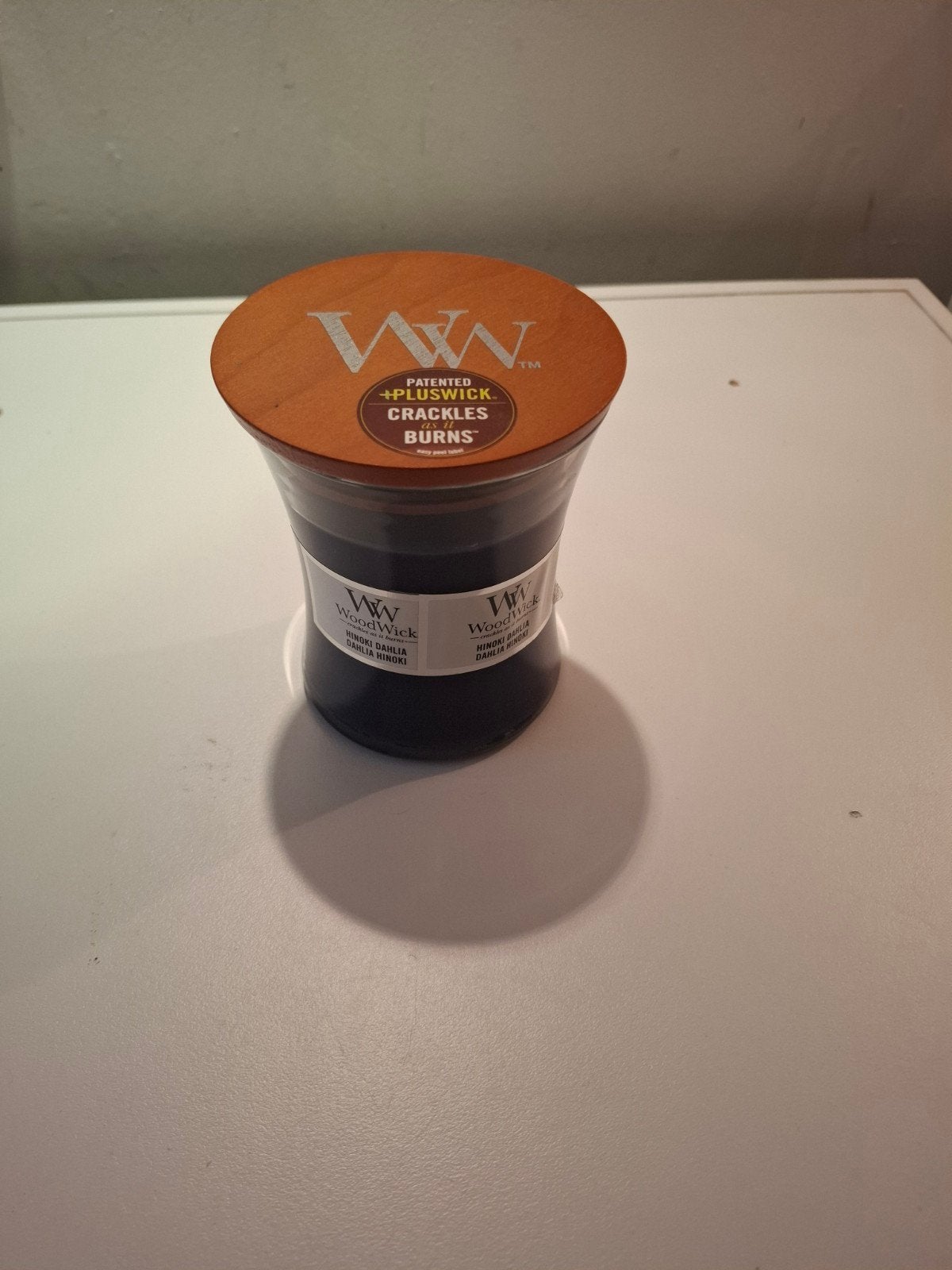 WoodWick Hinoki Dahlia Geurkaars - Knisperend Houtlont, Ophalen of Verzenden, Nieuw, Paars, Glas