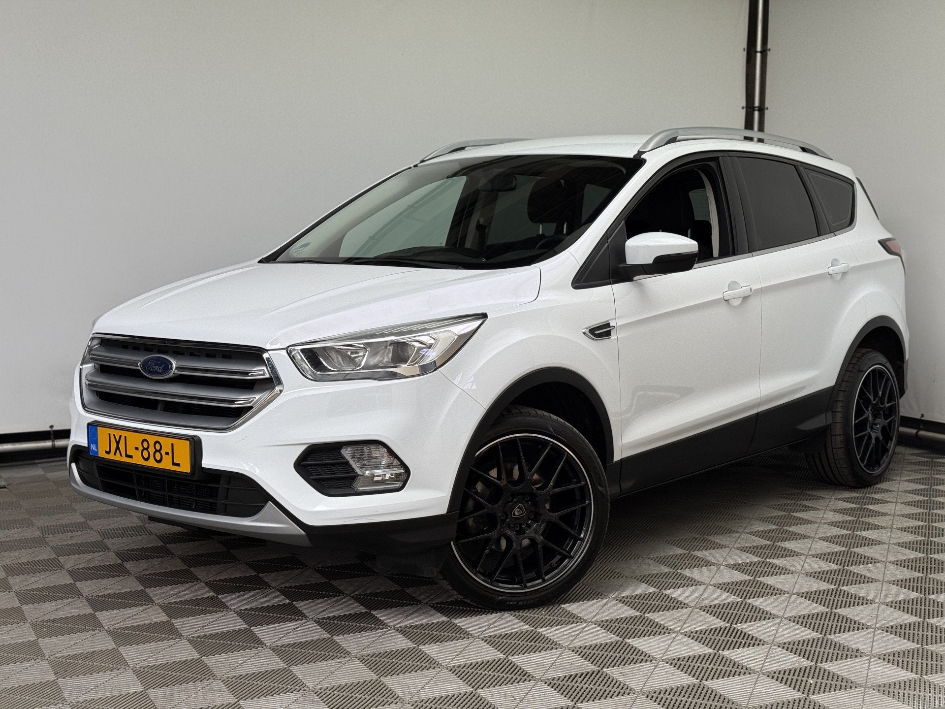 Ford Kuga 1.5 EcoBoost Titanium LM19" Navi ECC (bj 2018), Auto's, Stof, 4 cilinders, Wit, Bedrijf