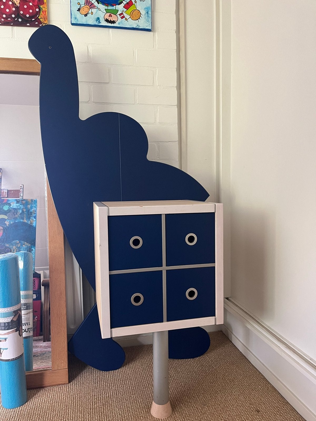 Stoer nachtkastje voor kinderkamer of speelkamer, Huis en Inrichting, Gebruikt, Minder dan 45 cm, Hout, 55 tot 70 cm