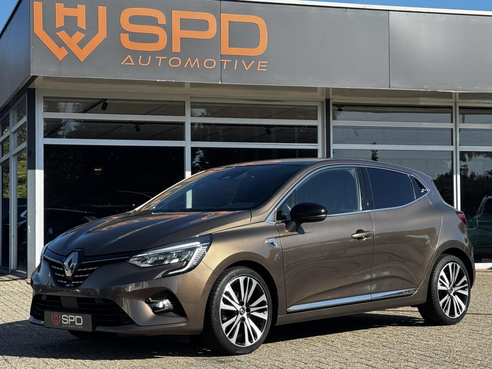 Renault Clio 1.0 TCe Initiale Paris|360° Cam|Bose|Leer|Carp, Auto's, Voorwielaandrijving, 101 pk, Gebruikt, 580 kg