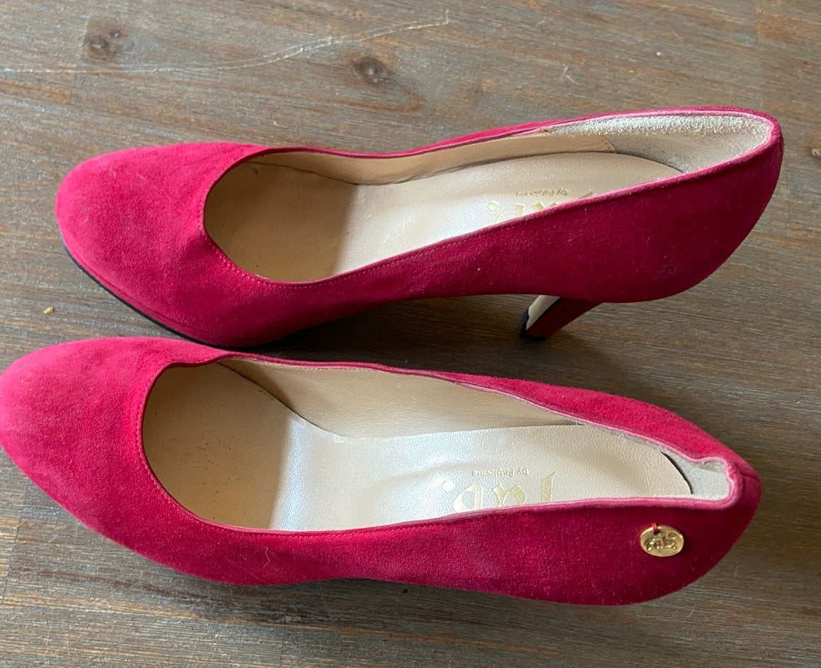 J&P suède pumps rood maat 41, Kleding | Dames, Ophalen of Verzenden, Zo goed als nieuw, Roze, Pumps