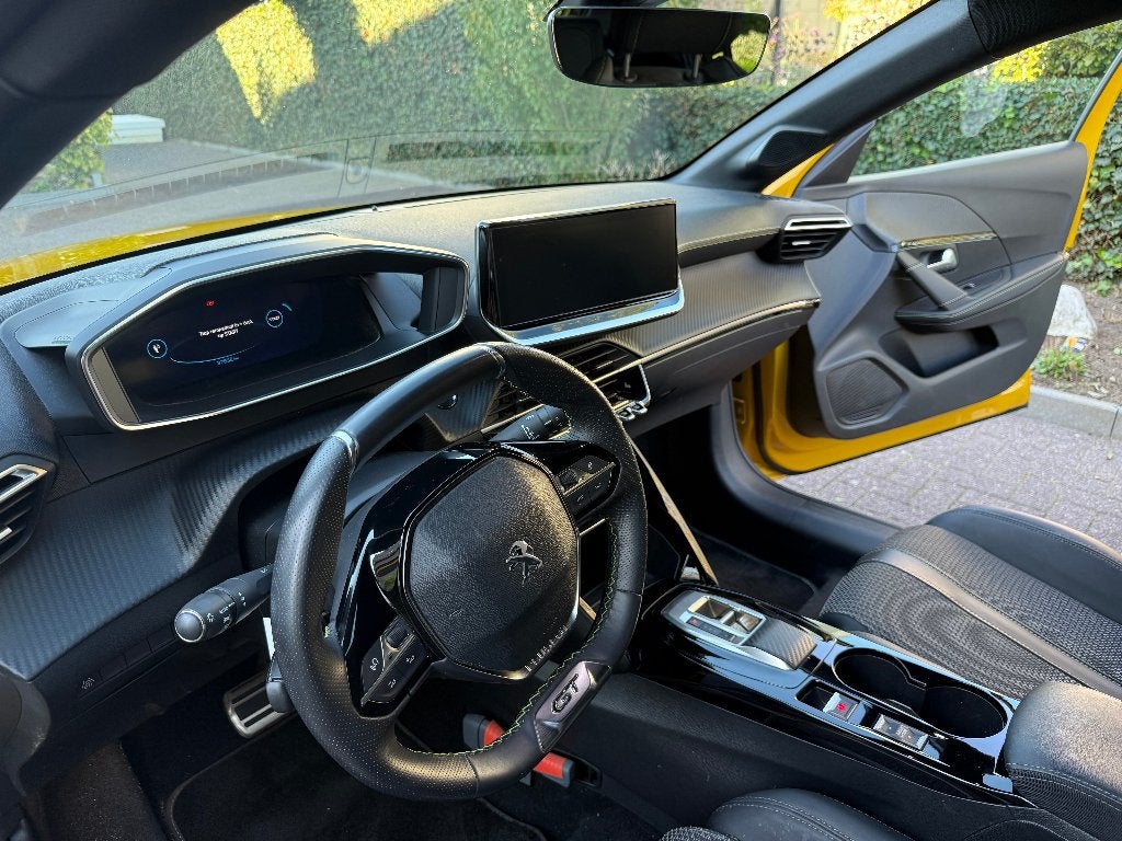 Foto 12 van Peugeot 208-E GT (2022, 38000KM, Geel/zwart)