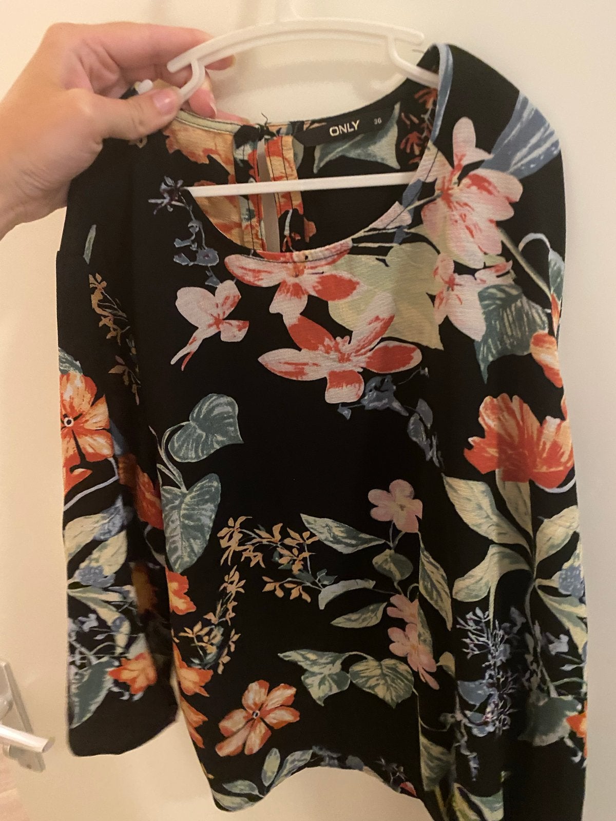 Only blouse met bloemenprint, maat 36, Zwart, Ophalen of Verzenden, Zo goed als nieuw, Lange mouw