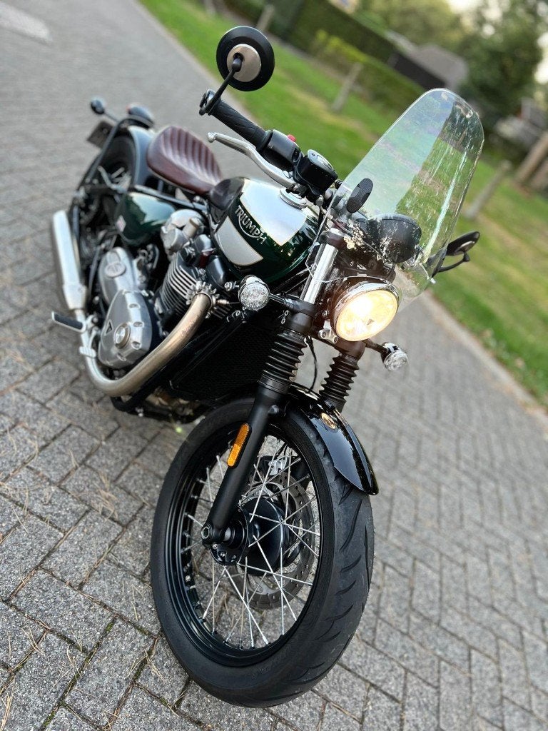 TRIUMPH BONNEVILLE BOBBER  | CUSTOM BRITISH RACING GREEN, Motoren, 2 cilinders, Nieuw, Motorrijbewijs A, Particulier