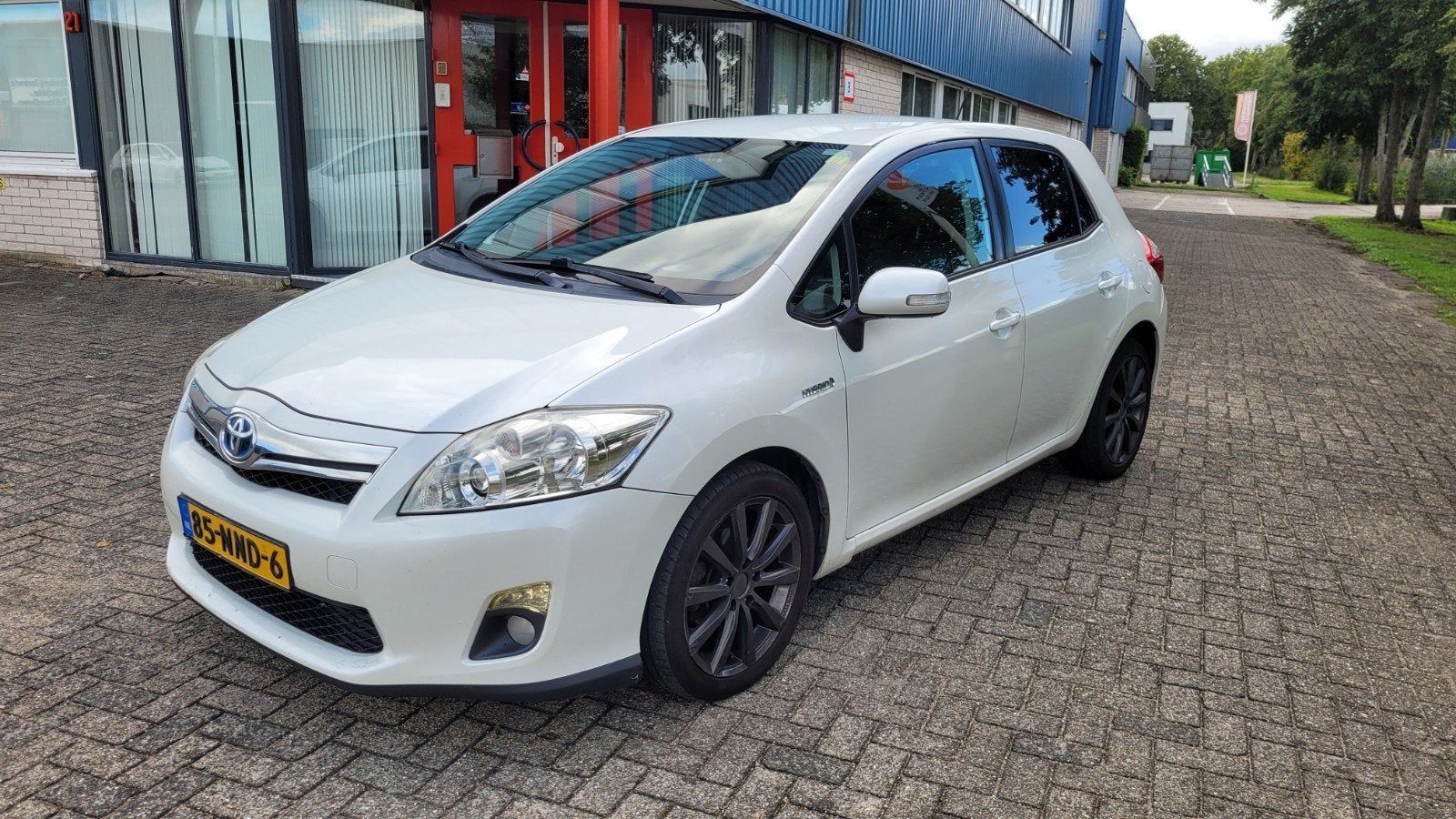 Toyota Auris 1.8 Full Hybrid 5DR CVT 2010 Wit met nieuwe apk, Stof, 4 cilinders, Wit, Origineel Nederlands