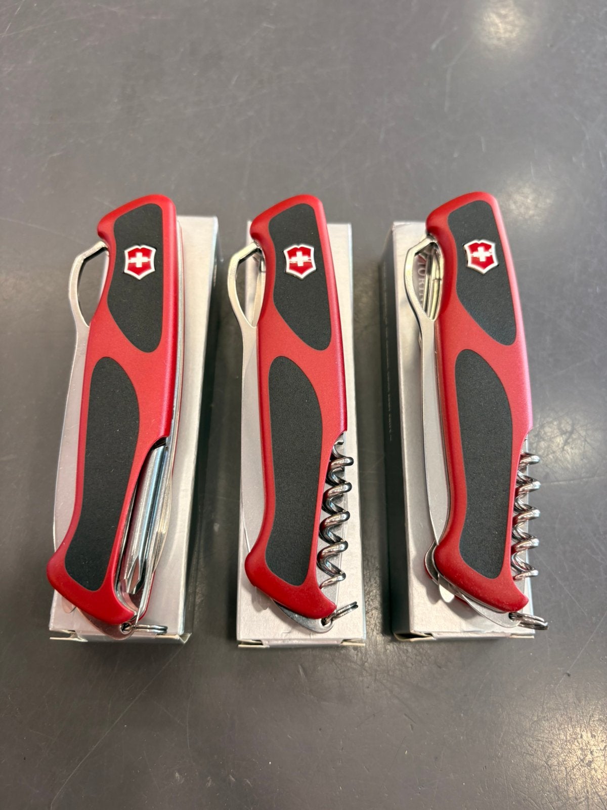 3 x Victorinox Ranger Grip zwitsers zakmes, Ophalen of Verzenden, Zo goed als nieuw